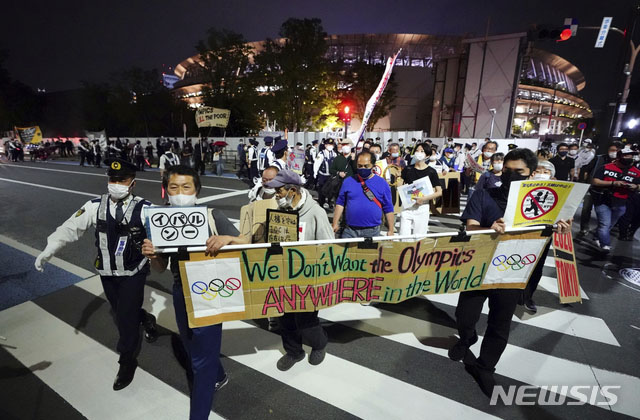 ▲ 지난 9일 도쿄올림픽 취소촉구 시위 현장. ⓒ뉴시스 AP. 무단전재 및 재배포 금지.