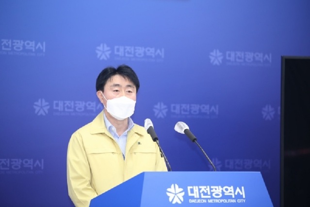 ▲ 손철웅 문화체육관광국장이 12일 오는 2024년 6월까지 보문산권 관광 개발사업 중 핵심사업인 보문산 전망대 구축사업에 125억을 들여 보문산 중턱에 50m 높이의 친환경 목조전망대를 구축한다고 밝혔다.ⓒ대전시