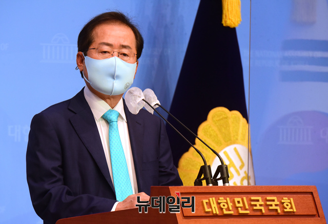 ▲ 홍준표 무소속 의원이 자신의 국민의힘 복당 신청을 두고 내부 잡음이 이어지자 