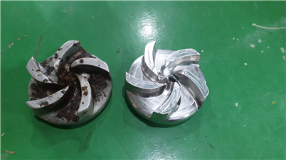 ▲ 3D프린팅 이종소재 적층기술을 적용해 개발한 고내식성 발전부품(오른쪽)과 기존 부품 ⓒ서부발전 제공