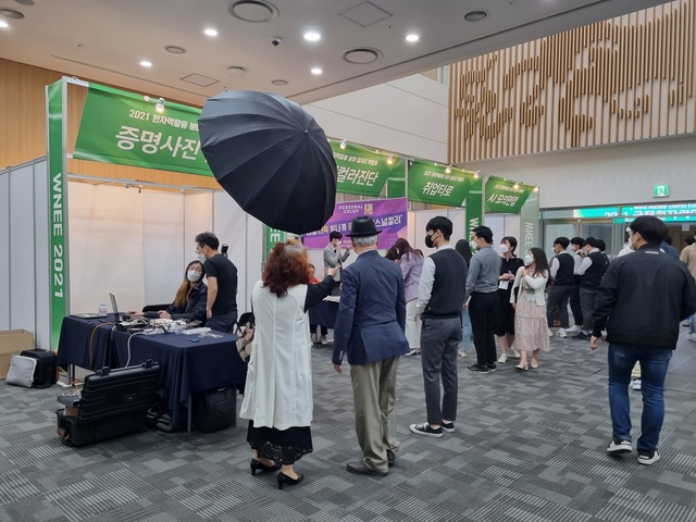 ▲ 경상북도는 12일 도내 원자력전공 학생들에게 맞춤형 지역인재 채용 기회를 확대·제공하기 위하여 경주 화백컨벤션센터(HICO)에서 ‘2021 원자력활용분야 일자리박람회’를 개최했다.ⓒ경북도