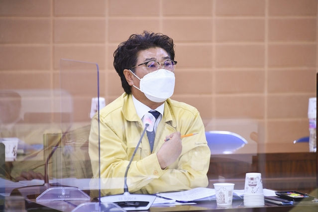 ▲ 김천시의회 이명기 의원이 대표발의한 ‘가축사육제한 개정 조례안’이 12일 김천시의회 의결을 거쳐 시행에 들어간다.ⓒ김천시의회