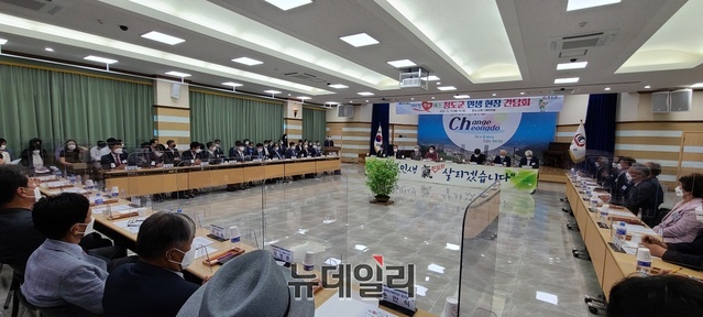 ▲ 경상북도는 13일 청도군청 회의실에서 열 번째 ‘새바람 행복버스 현장 간담회’를 개최했다.ⓒ경북도