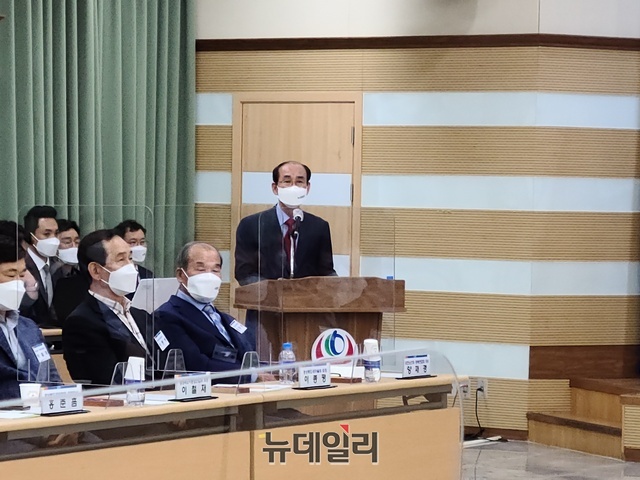 ▲ 이승율 군수가 ‘새바람 행복버스 현장 간담회’에서 인사말을 하고 있다.ⓒ뉴데일리