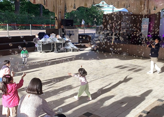 ▲ 대전 유성구 5월 한 달간 이팝꽃 만발하는 온천로 일원에서 '유성온천의 봄, 감성 페스트' 행사를 개최한다.
ⓒ대전 유성구