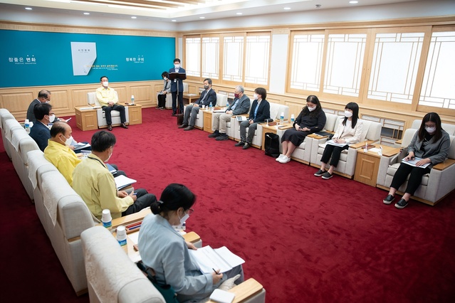 ▲ 구미시(시장 장세용)는 14일 시청 국제통상협력실에서 경운대 산학협력단, 관련 부서장 등 15여 명이 참석한 가운데 ‘구미지역 독립운동사 연구용역’ 착수보고회를 개최했다.ⓒ구미시