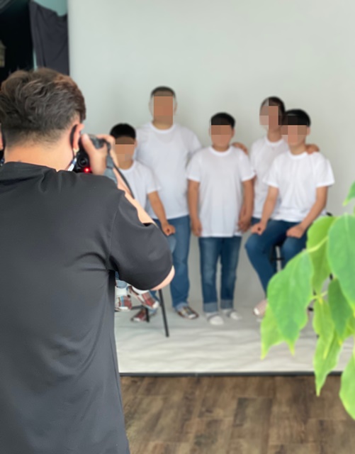 ▲ 영천시(시장 최기문) 드림스타트는 5월 가정의 달을 맞이하여 지난 15일 드림스타트 사례관리 대상 가구에 가족과의 소중한 순간을 평생 추억으로 남길 수 있는 ‘우리가족 인생 샷, 가족사진 지원 사업’을 실시했다.ⓒ영천시