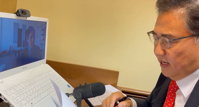 ▲ 미국 워싱턴을 방문 중인 박진 국민의힘 의원이 14일(현지시간) 뉴욕에 있는 톰 프리든 전 미국 질병통제센터 국장과 영상 통화로 '백신 허브'에 대한 의견을 교환하고 있다. ⓒ페이스북