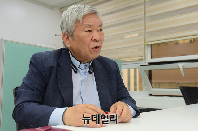 ▲ 서경석 새로운 한국을 위한 국민운동 집행위원장이 17일 서울 여의도 사무실에서 본지와 인터뷰하고 있다.ⓒ이종현 기자