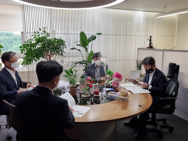 ▲ 경상북도는 17일 지역경제 활성화와 도민의 삶의 질 향상에 직결되는 문화·관광 분야 국비확보를 위해 문화체육관광부와 문화재청을 방문하여 국비확보 활동을 펼쳤다.ⓒ경북도