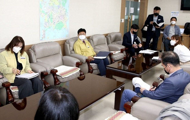 ▲ 오광열 대전교육청 기획국장이 18일 2021년도 제1회 추가경정예산 1166억 원을 편성하는 등  총 2조 3001억 원 규모의 예산안을 대전시의회에 제출했다고 기자들에게 설명하고 있다.ⓒ대전교육청