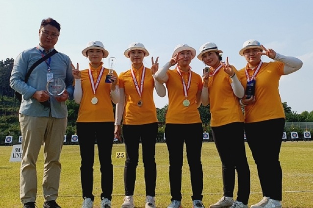 ▲ 지난 12~13일 광주 국제양궁 경기장에서 치러진 제55회 전국남녀 종별 대회에 참가한 목원대 양궁팀이 은메달 4개와 동메달 2개를 획득했다.ⓒ목원대