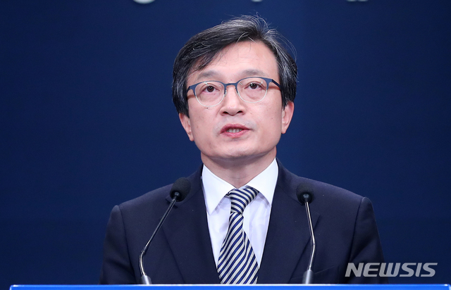 ▲ 김의겸 열린민주당 의원이 18일 자신의 페이스북을 토해 윤석열 전 검찰총장을 언급하며 