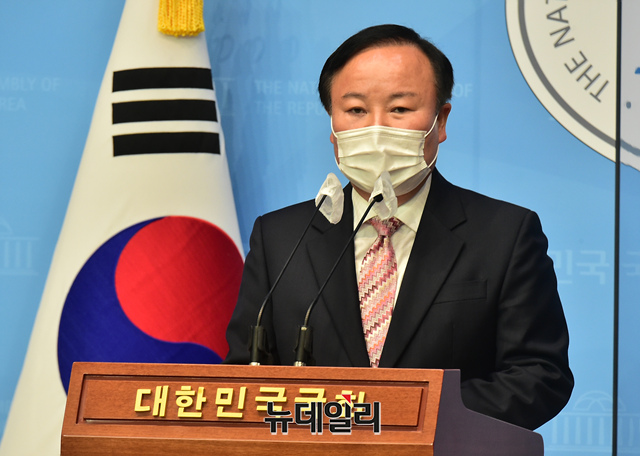 ▲ 김재원 전 미래통합당(현 국민의힘) 의원이 18일 오전 국회 소통관에서 국민의힘 전당대회 최고위원 경선 출마선언을 하고 있다.ⓒ이종현 기자