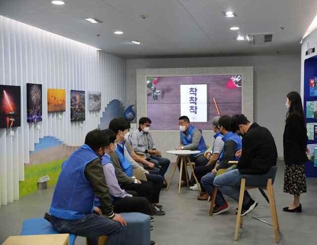 ▲ 대구시청 앞 집회·시위 현장의 과도한 확성기 사용으로 정상적인  업무수행이 불가능할 정도이며, 일부 직원은 소음으로 인해 병원치료까지 받고 있을 정도라며 고통을 호소하고 있다. ⓒ대구시