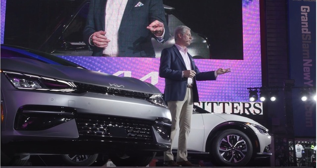 ▲ 미국 뉴욕 타임스스퀘어에서 공개된 EV 6 ⓒ기아