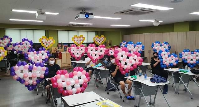 ▲ 영진전문대학교(총장 최재영)가 경력단절여성들의 재취업을 지원하기 위한 맞춤돌봄서비스 전문인력 양성 무료 교육 과정을 개설하고 6월 4일까지 1차 교육생 15명을 모집한다.ⓒ영진전문대