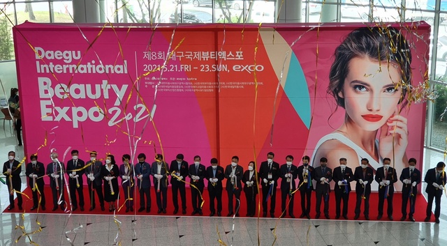 ▲ 화장품·헤어·네일·의료뷰티 등 미용분야의 다양한 최신 제품들을 확인할 수 있는 2021 대구국제뷰티엑스포가 개막했다.ⓒEXCO