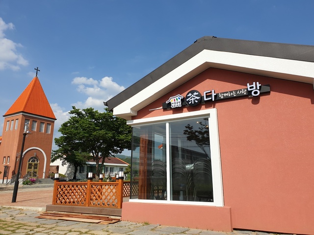 ▲ 칠곡군은 지역주민과 외국인 근로자의 소통공간이 될 마을공방 칠곡2호점 ‘다함께하는 사랑방’이 개소식을 갖고 본격적인 운영에 들어간다.ⓒ칠곡군