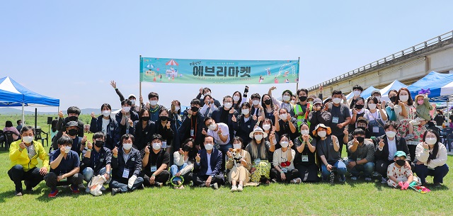 ▲ 의성군(군수 김주수)은 안계면 위천생태공원에서 ‘청년창업 플리마켓’을 개최했다.ⓒ의성군