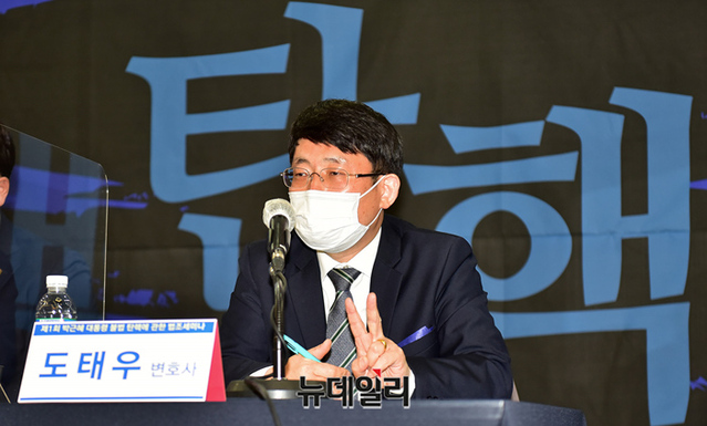 ▲ 도태우 변호사가 탄핵심판 과정에서 헌법재판소가 적법절차의 원리를 파괴했다고 주장하고 있다. ⓒ정상윤 기자