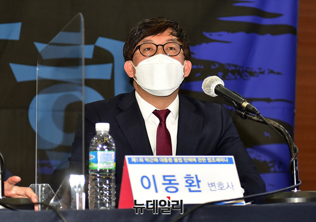 ▲ 이동환 변호사가 검찰 측의 태블릿PC 증거조작을 주장하는 모습이다. ⓒ정상윤 기자