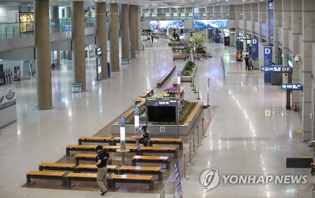 ▲ 텅 빈 인천공항 국제선 터미널 
ⓒ 연합뉴스