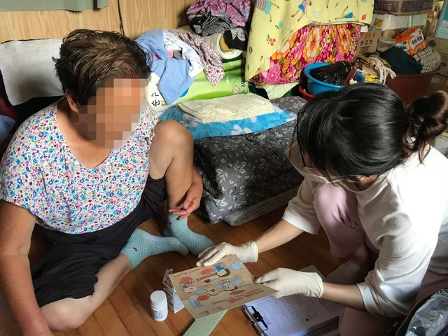 ▲ 영천시 보건소(소장 최수영)는 보건복지부 주관 2021년도 ‘AI·IoT 기반 어르신 건강관리서비스 시범사업’에 선정돼 국비 포함 1억3000만 원의 예산을 확보했다고 25일 밝혔다.ⓒ영천시