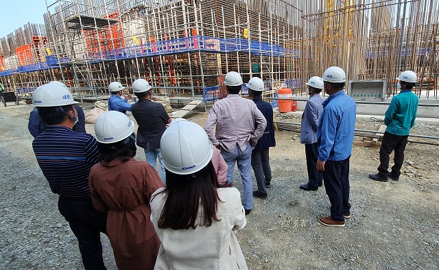 ▲ 월성본부 맥스터 추가건설 1기 시민참관단이 3회차 현장시찰을 하고 있다.ⓒ월성본부