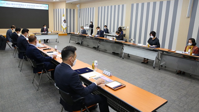 ▲ 지난 3월 경주시청 대회의실에서 열린 ‘2022 동아시아문화도시 추진위원회’ 첫 회의를 하고 있다.ⓒ경주시