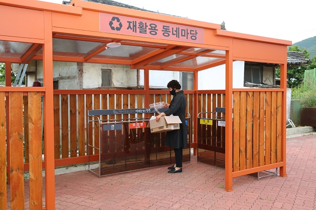 ▲ 경주시가 생활쓰레기 무단투기와 올바른 재활용 쓰레기 배출문화를 정착하기 위해 설치한 생활쓰레기 공동집하장 모습.ⓒ경주시