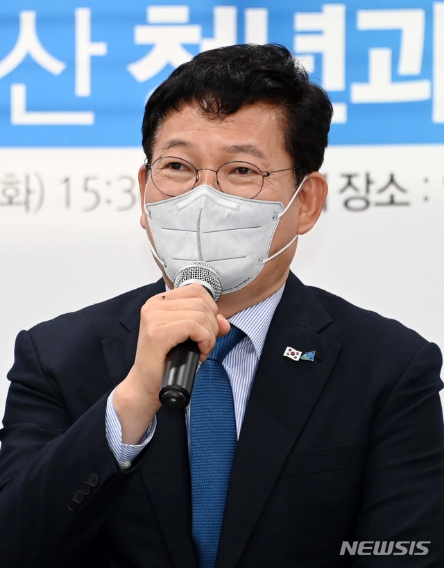 ▲ 송영길 더불어민주당 대표가 25일 서울 영등포구 무중력지대 영등포에서 열린 국민소통·민심경청 프로젝트 '서울·부산 청년과의 간담회'에서 발언하고 있다. ⓒ뉴시스