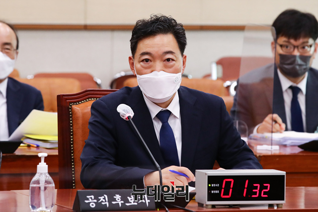 ▲ 김오수 검찰총장 후보자가 26일 국회 인사청문회에서 의원들 질의에 답변하고 있다. ⓒ이종현 기자(사진=공동취재단)