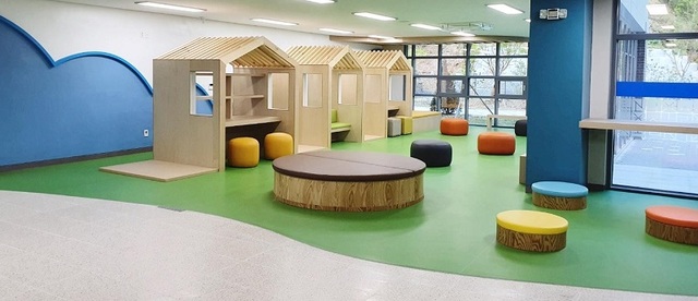 ▲ 세종시의 대표적인 학교공간혁신 사례로 꼽히는 솔빛초 내부공간 모습.ⓒ세종교육청