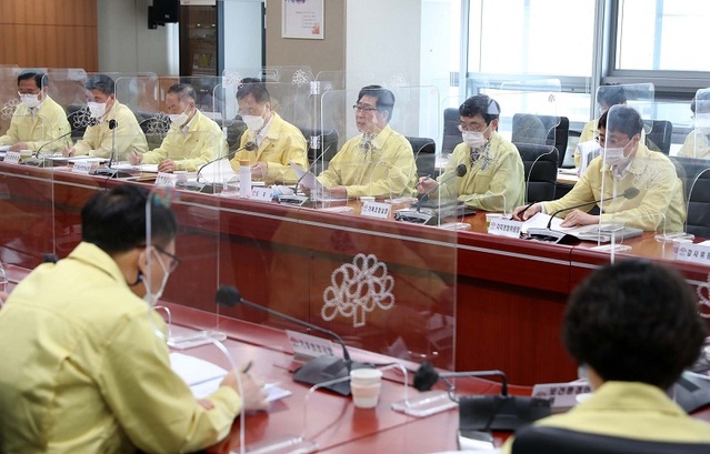 ▲ 양승조 충남도지사가 5월의 마지막 날인 31일 도청에서 실국원장회의를 주재하고 있다. ⓒ충남도