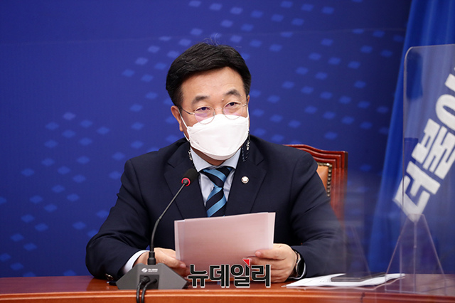 ▲ 윤호중 더불어민주당 원내대표가 31일 오전 국회에서 열린 최고위원회의에 참석해 모두발언을 하고 있다. ⓒ이종현 기자