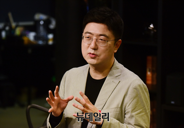 ▲ 1일 오전 서울 영등포구 한 사무실에서 가진 본지와의 인터뷰 중인 홍종기 국민의힘 청년최고위원 후보. ⓒ이종현 기자