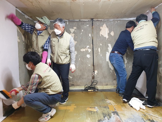 ▲ 영덕군(군수 이희진)은 올해 처음으로 고용노동부의 ‘2021년 신중년 경력형 일자리 사업(복지서비스부문)’에 선정됐다.ⓒ영덕군