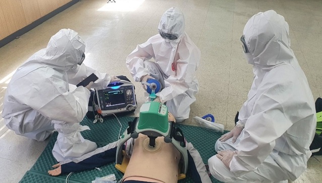 ▲ 대전소방본부 119구급대원 281명이 지난 3월 15일부터 3개월 간 한국 심폐소생술 가이드라인을 적용한 코로나19 CPR 집중 교육훈련을 완료했다.ⓒ대전시