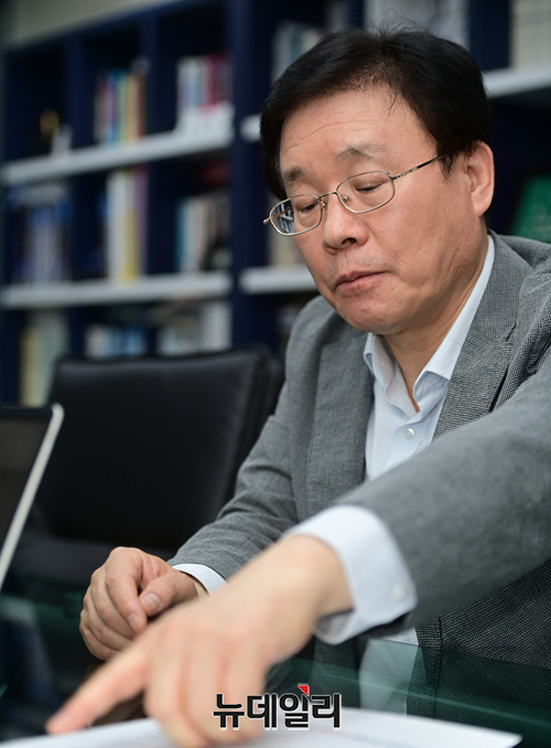 ▲ 유동열 자유민주연구원장이 3일 인터뷰에서 