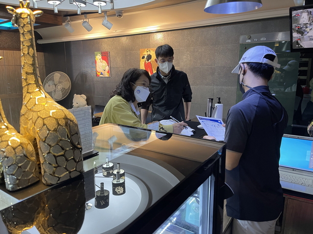 ▲ 김천시(시장 김충섭)는 6월 3일부터 이창재 부시장을 반장으로 하는 ‘김천시 코로나19 ZERO 24시 비상특별대책반’을 구성하고 24시간 운영체제에 돌입했다.ⓒ김천시