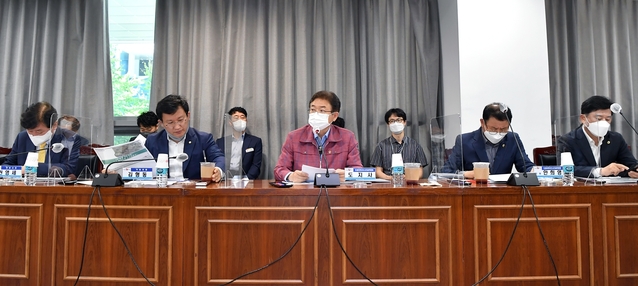 ▲ 경북도는 4일 이철우 경북도지사, 김형동 국회의원, 권영세 안동시장, 김학동 예천군수, 도청이전신도시 건설위원들과 경북개발공사 사장 등 관계자가 참석한 가운데 ‘도청이전신도시 건설사업’ 추진현황 및 개발계획 변경(안) 설명회를 가졌다.ⓒ경북도