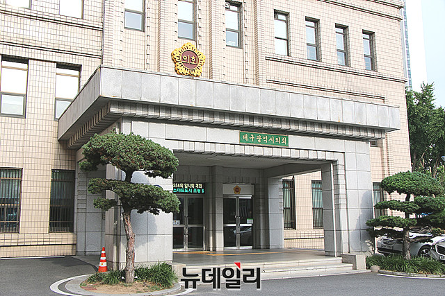 ▲ 대구시의회가 지난 4일 의회사무처 직원의 코로나 확진판정 이후  청사소독과 전 소속인원의 코로나 진단검사를 한 뒤, 이틀간의 임시폐쇄를 마무리하고 7일부터 정상근무를 재개한다.ⓒ뉴데일리