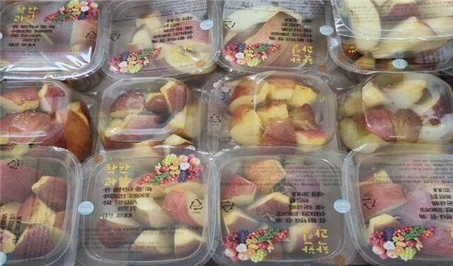 ▲ 세종시교육청이 초등학교 돌봄 학생들에게 지원하고 있는 과일간식.ⓒ세종시교육청