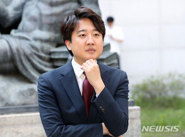 ▲ 국민의힘이 12주째 민주당과 지지율 격차를 오차범위 밖으로 유지했다. 당내에서는 지지율 상승세를 두고 '이준석 효과'라고 분석한다. ⓒ뉴시스