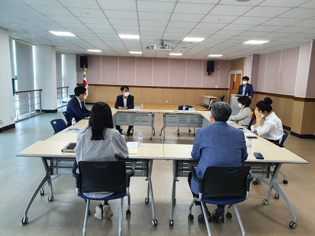 ▲ 구미시(시장 장세용)는 지난 4일 오후 2시, 구미시종합비즈니스지원센터 대회의실에서 하늘길 동맹(구미, 군위, 의성, 칠곡) 첫 실무회의를 개최했다.ⓒ구미시