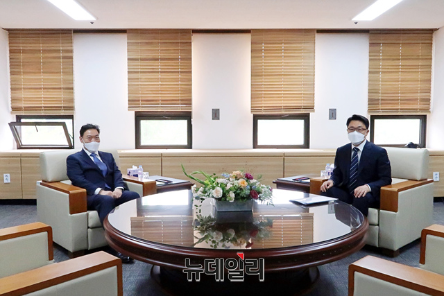 ▲ 김오수(왼쪽) 검찰총장과 김진욱(오른쪽) 고위공직자범죄수사처 처장. ⓒ고위공직자범죄수사처