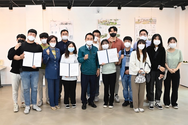 ▲ 계명대학교 공과대학 도시학부 생태조경학전공 3학년 학생들이 지난 3월 15일부터 지역 사회와 연계하여 ‘달성군 우리 마을 매력 찾기’프로젝트를 진행 중이다.ⓒ계명대