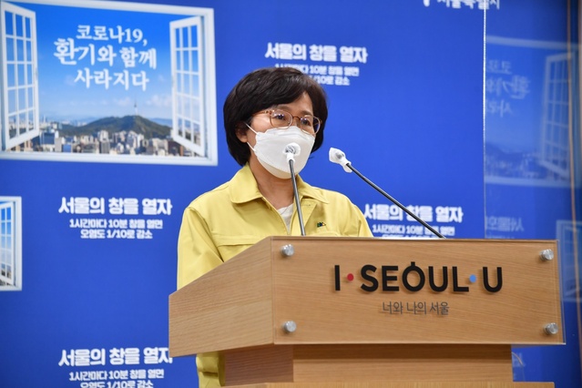 ▲ 박유미 서울시 재난안전대책본부 방역통제관이 10일 서울시청에서 서울형 상생방역 기자설명회를 하고 있다. ⓒ서울시 제공