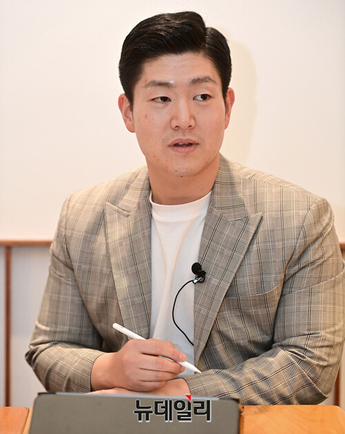 ▲ 조국 전 법무부장관의 딸 조민씨를 '무자격자'로 불러 시민단체로부터 고발당했던 김재섭 국민의힘 비대위원이 조민씨를 향해 